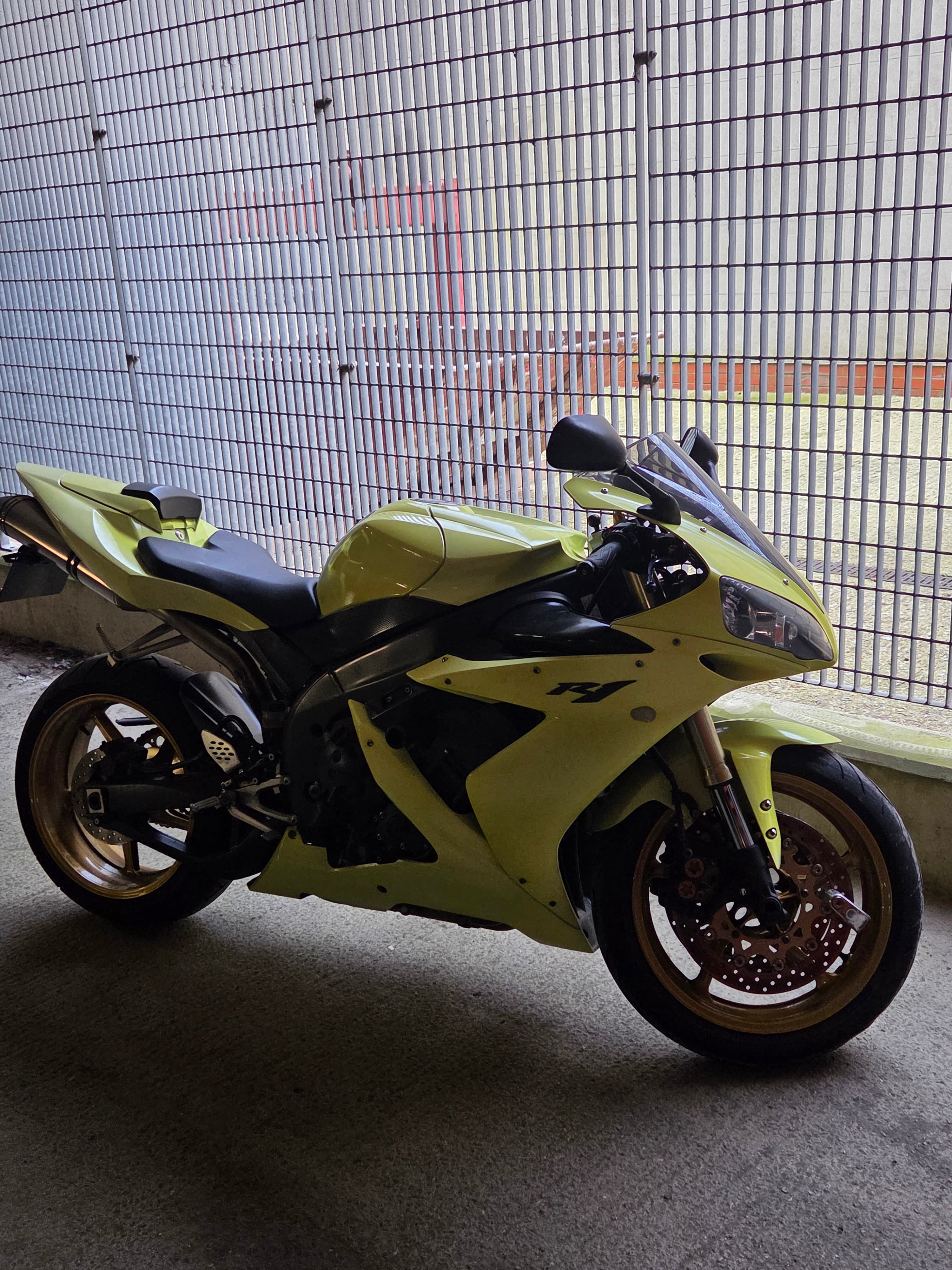 2004 Yamaha YZF R1