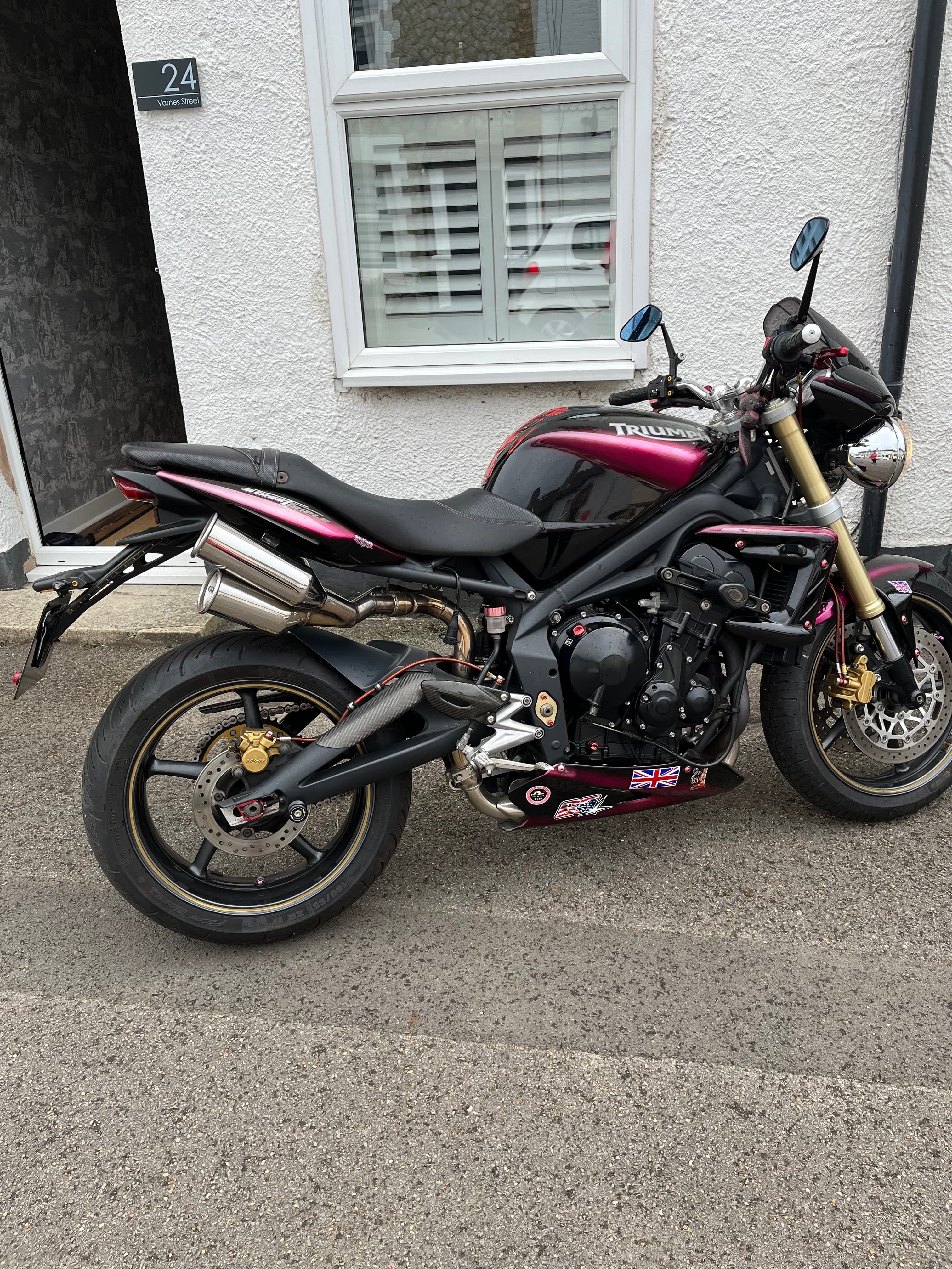 Triumph STREET TRIPLE