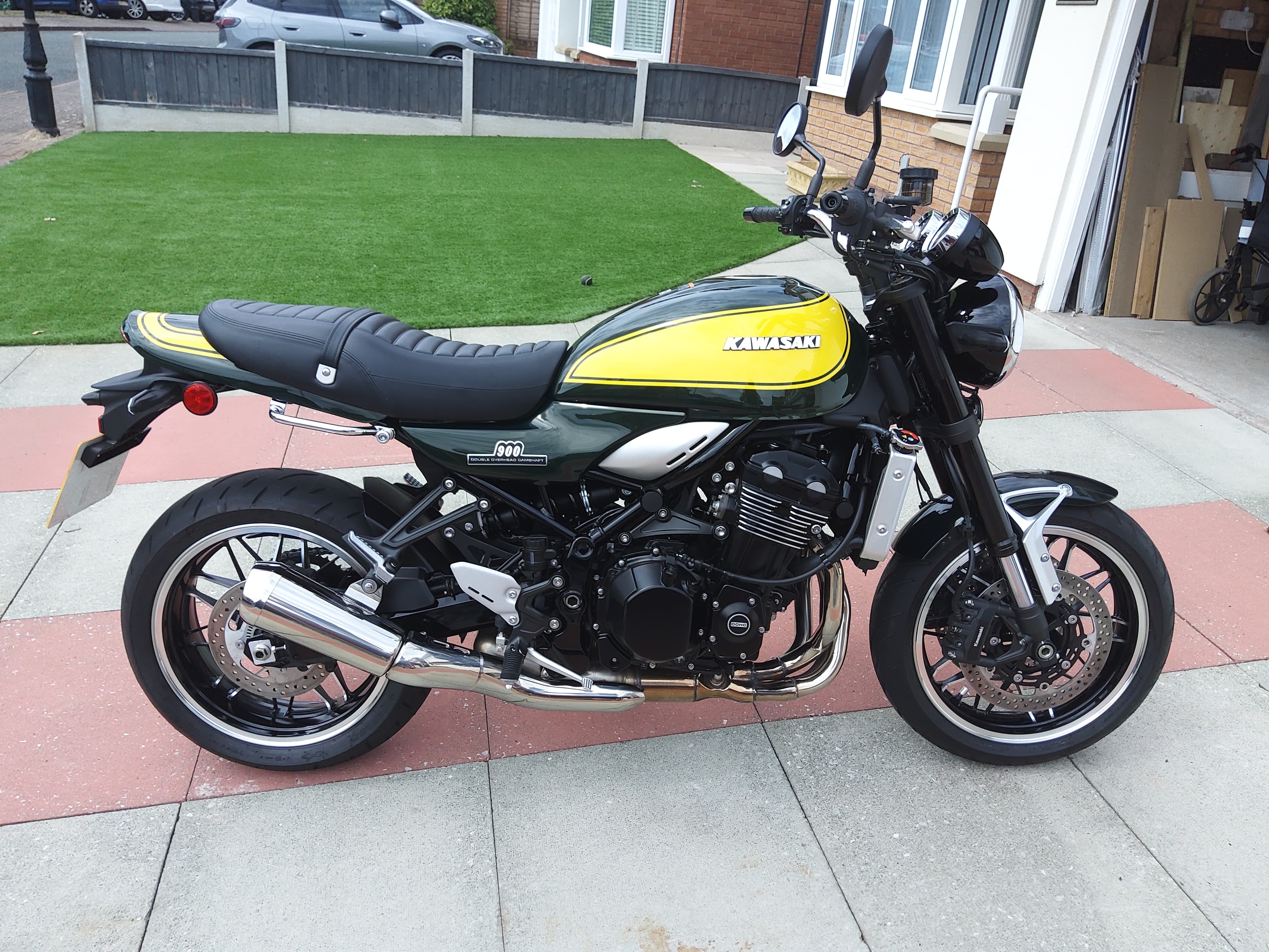 Kawasaki ZR 900 KRACB YELLOW BALL ED